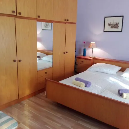 In Razanac 35305 Apartment