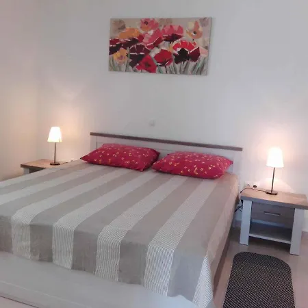 Apartment In Razanac 35305