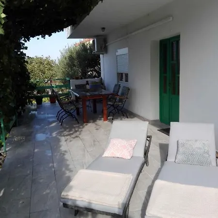 In Razanac 35305 Apartment